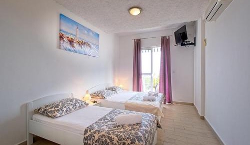 Studio Apartment with Balcony and Sea View