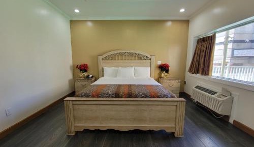 Deluxe King Suite