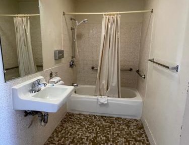 Queen Room - Disability Access