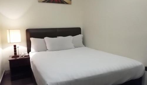 Standard Queen Room