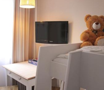 Family Room (2 Adults + 2 Children)