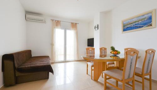 One-Bedroom Apartment with Terrace and Sea View