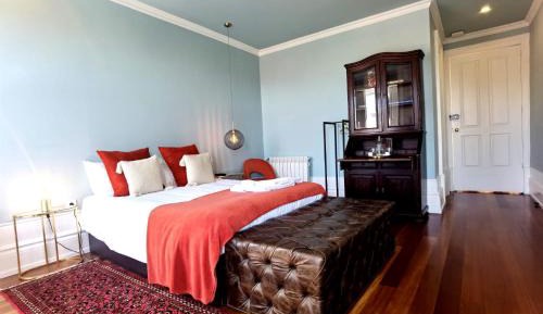 Deluxe Double Room (2 Adults + 1 Child)