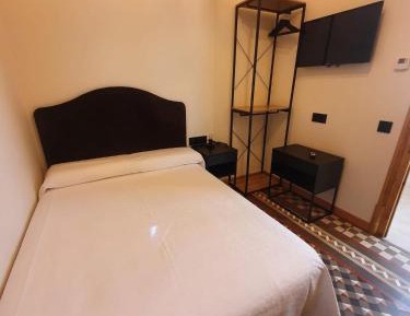 Standard Single Room with Shared Bathroom