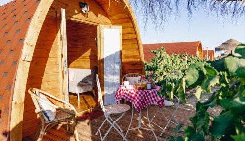 Deluxe Room (2 Adults + 1 Child)