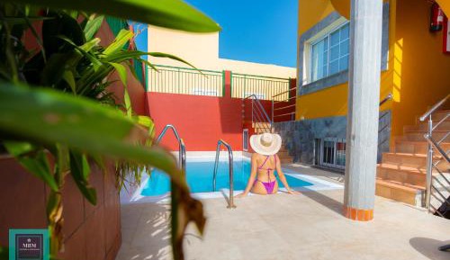Apartment with Pool View 