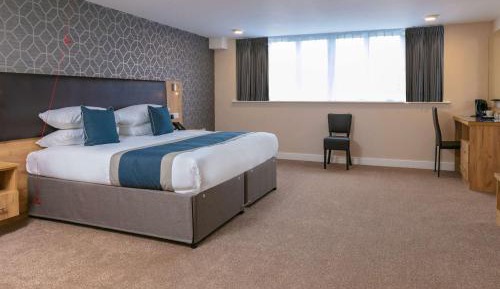 Superior Family Room with King Bed and Walk-In Shower - Disability Access