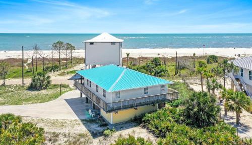 Three-Bedroom Holiday Home 