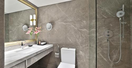 Luxury Room City View Twin
