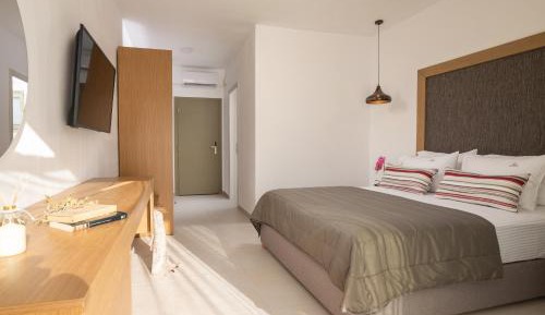 Suite with Pool View