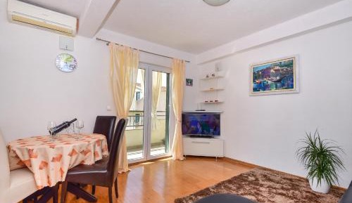 Two-Bedroom Apartment with Balcony and Sea View