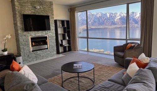 Apartment with Lake View