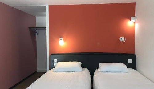 2 Single Beds
