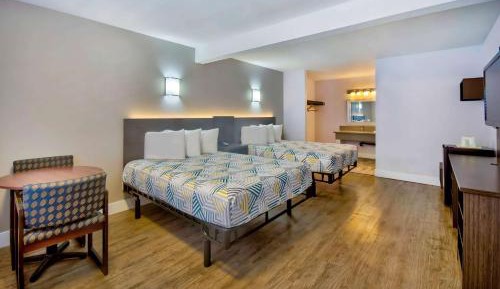 Deluxe Queen Room with Two Queen Beds - Non-Smoking