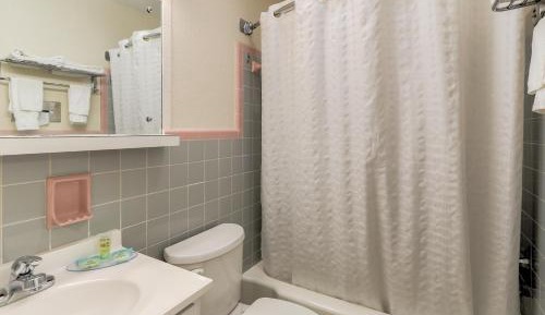 Single Queen Balcony Room