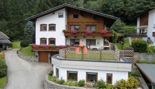 Apartment with Mountain View