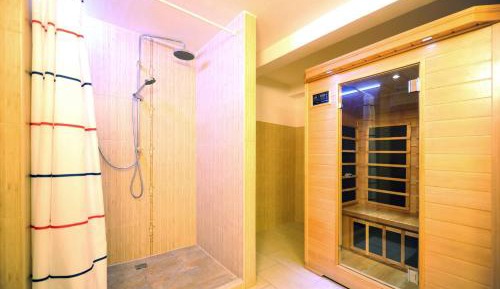Superior Double Room with Spa Bath and Sauna