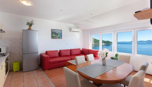 Three-Bedroom Apartment with Terrace and Sea View