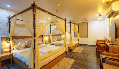Deluxe Family Suite