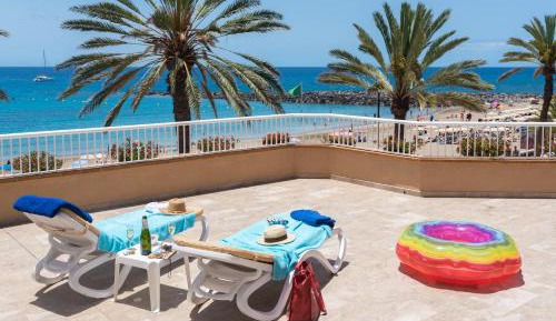 Three-Bedroom Superior Apartment with Sea View 