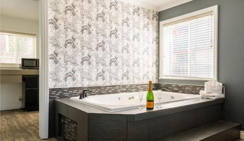 King Suite with Spa Bath