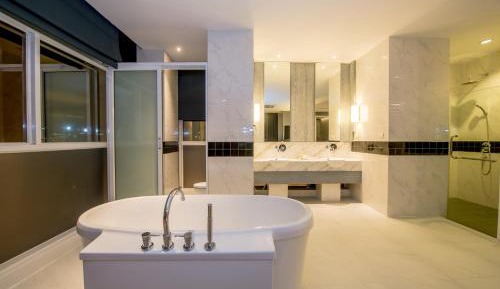 Honeymoon Suite with Balcony