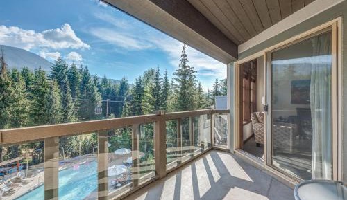 Two Bedroom Slopeside Suite with Full Kitchen