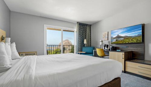 King Bed Ocean View with Balcony