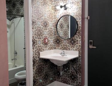 Standard Queen Room