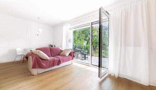 Apartment with Garden View