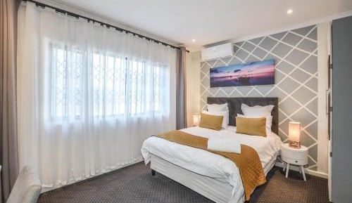 Deluxe Queen Room