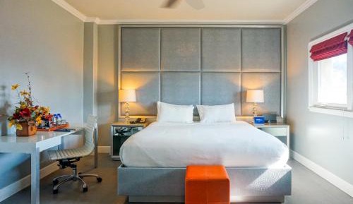 Deluxe Queen Room