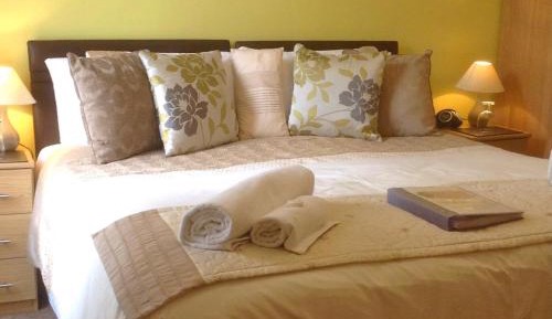 Twin Room with Private Bathroom