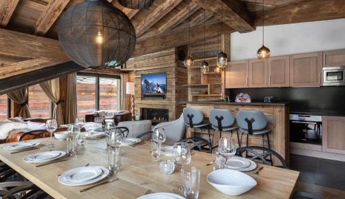 Chalet (10 Adults)