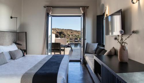 Rocky Room with Sea View and Independent Pool