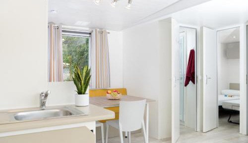 Mobile Home (6 adults)
