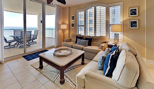 Three-Bedroom Apartment with Ocean View