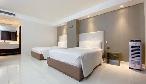 Deluxe Family Room