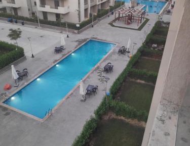 Apartment with Pool View 