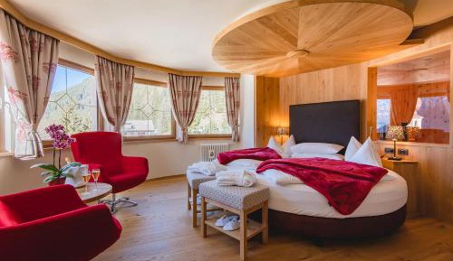 Suite with Mountain View