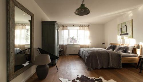 Apartment with Lake View