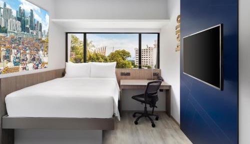 Deluxe Queen Room