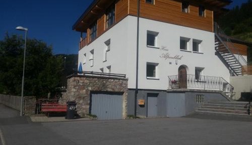 Six-Bedroom Apartment with Terrace