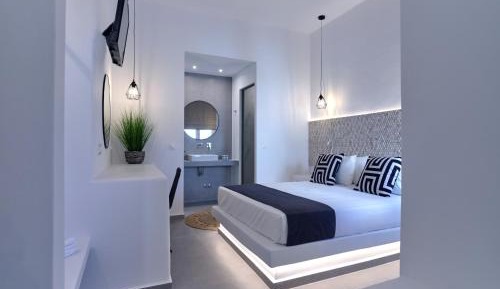 Deluxe Queen Suite