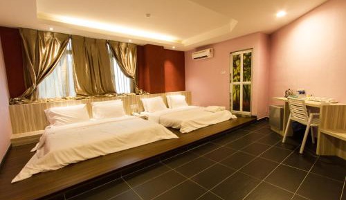 Deluxe Family Suite