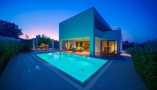 Villa with Garden View