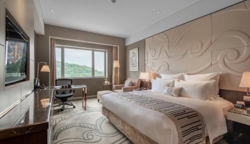 King Room with Mountain View