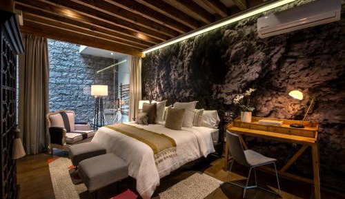 Deluxe King Suite