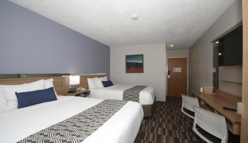 Queen Room with Two Queen Beds - Non-Smoking