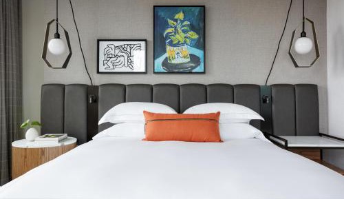 Premium King Room with City View